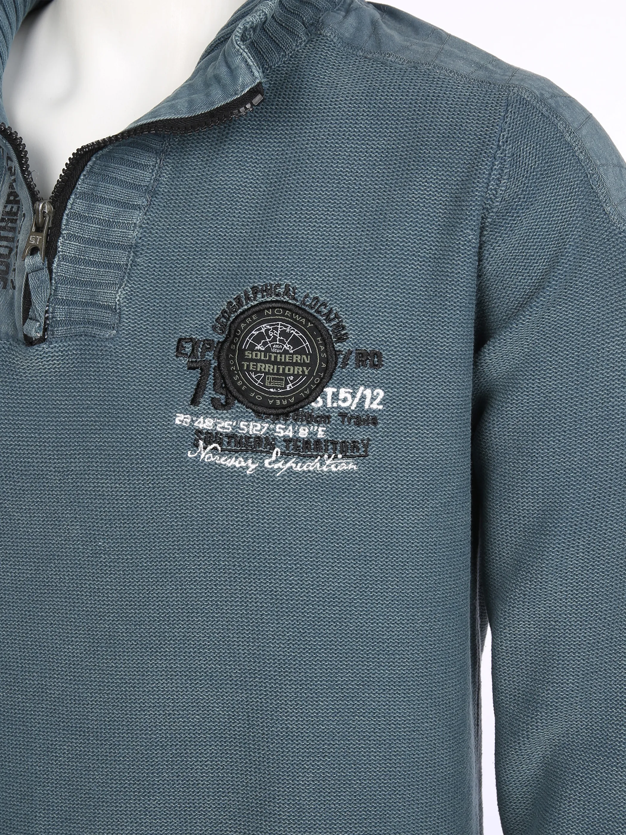 Herren Stricktroyer mit Stickerei-Applikation