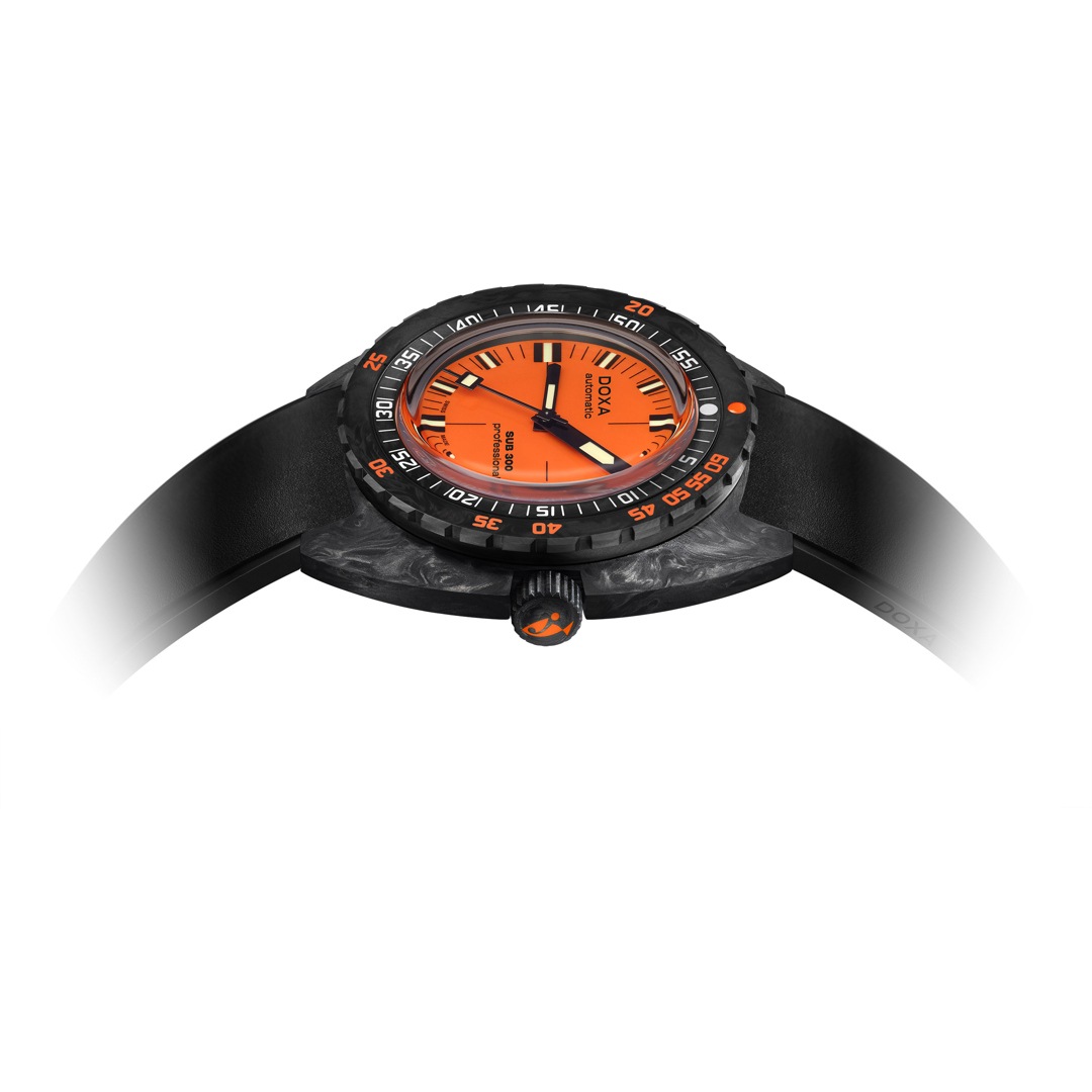 Doxa SUB 300 Carbon Professional