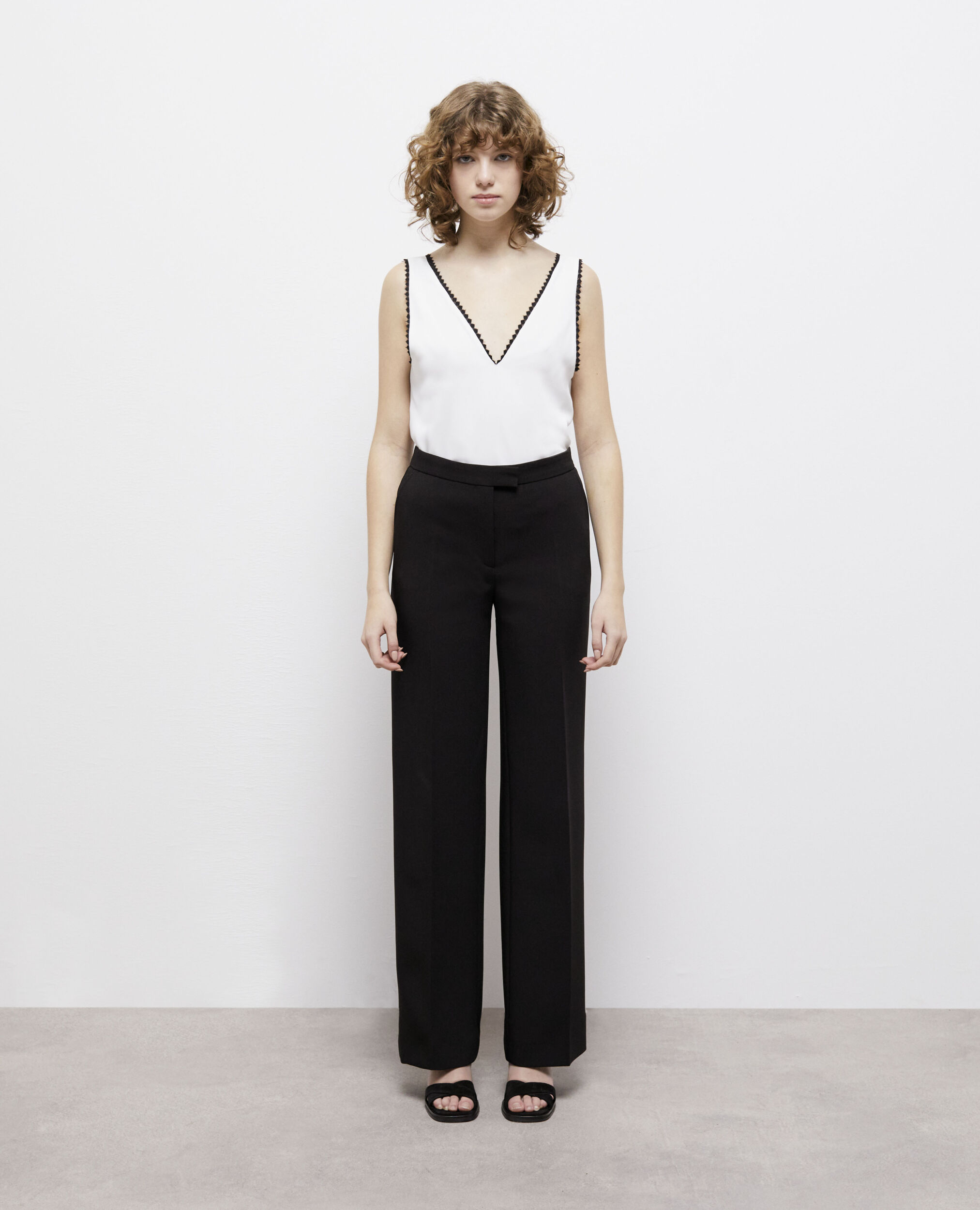 Pantalon tailleur noir en crêpe