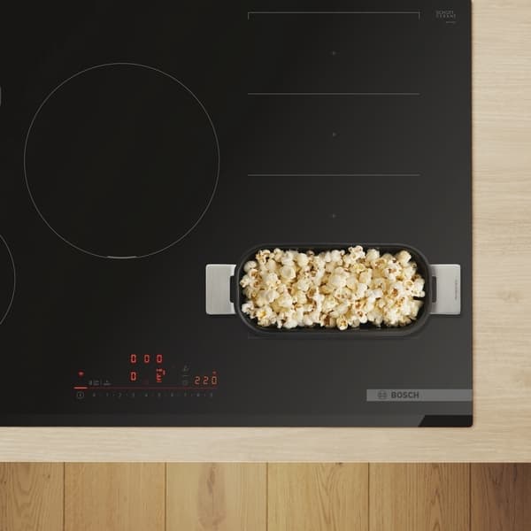 Bosch Kogeplade med integreret emhætte PVQ795H26E
