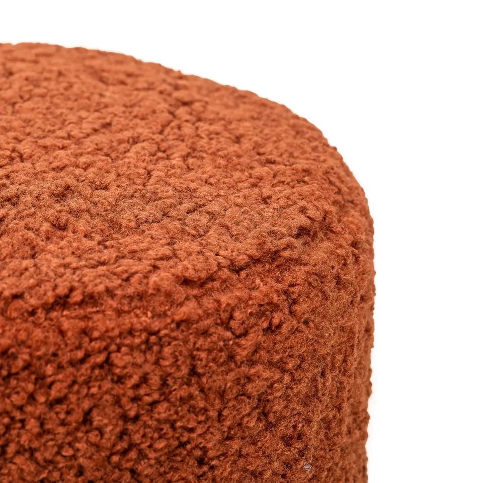 Poef met terracotta krullen en houten basis