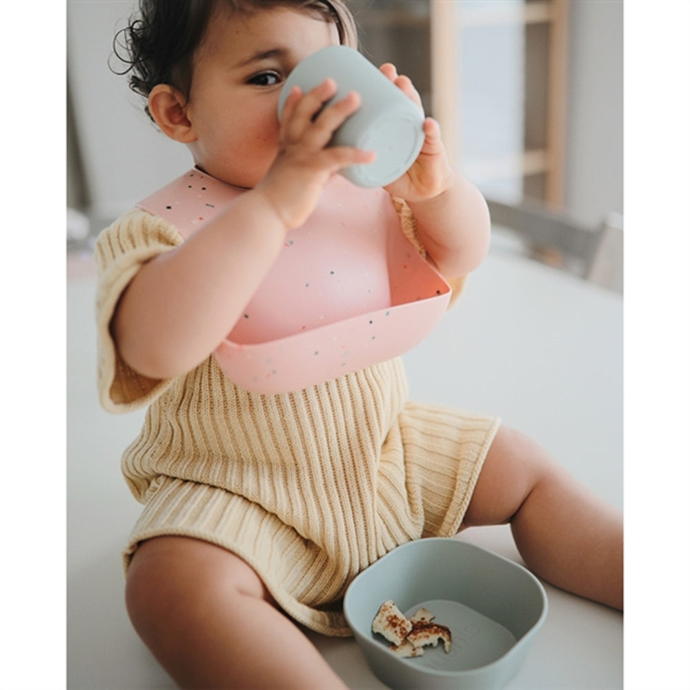 Kop Powder Blue - Mushie → Luksusbaby.dk