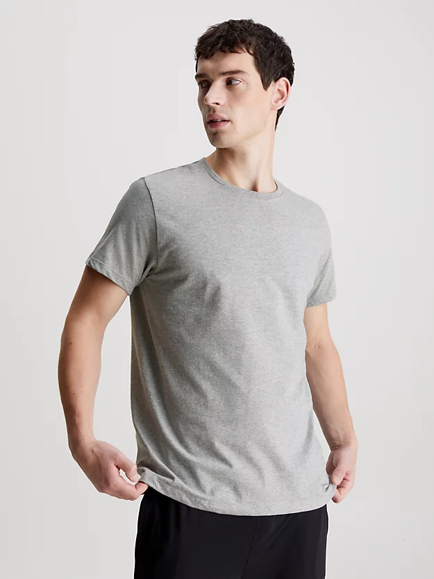 Pacote com 3 camisetas - Clássicas de algodão