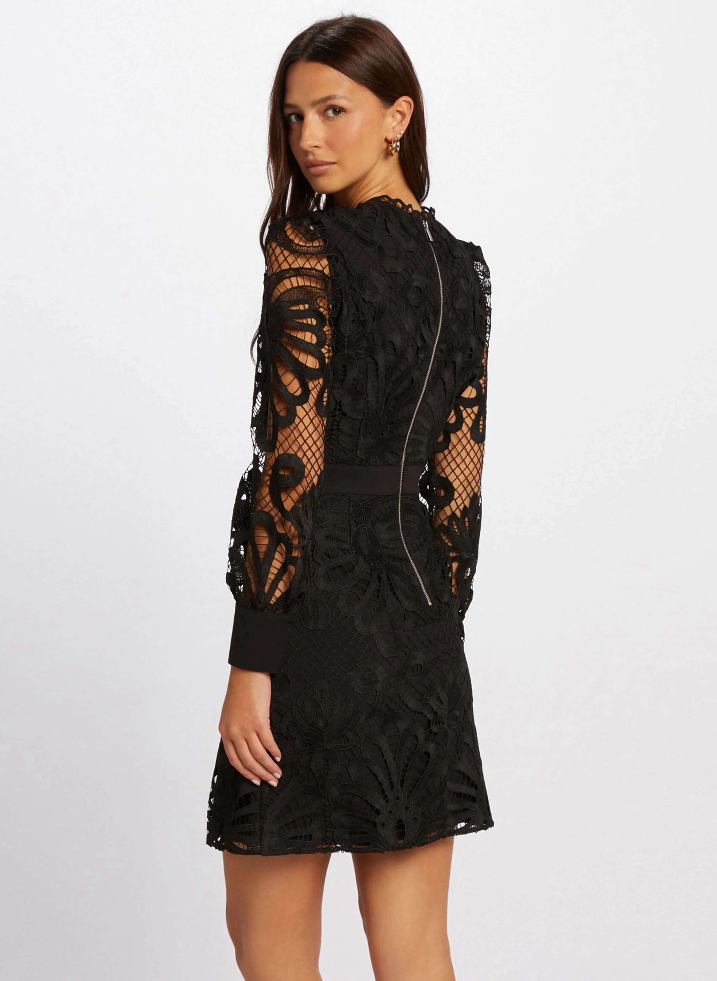 ROSLAX - Robe courte col à montant en dentelle| Noir