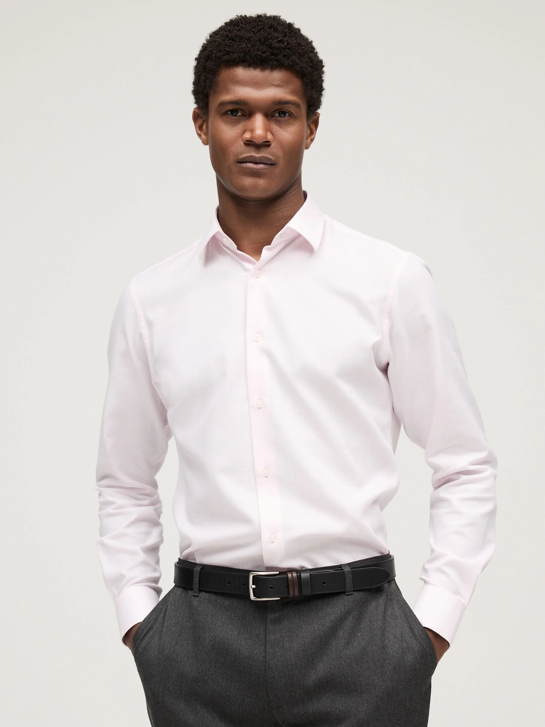 Lichtroze - Slim Fit - Onderhoudsvriendelijk, getextureerd, slim fit overhemd met enkele manchet