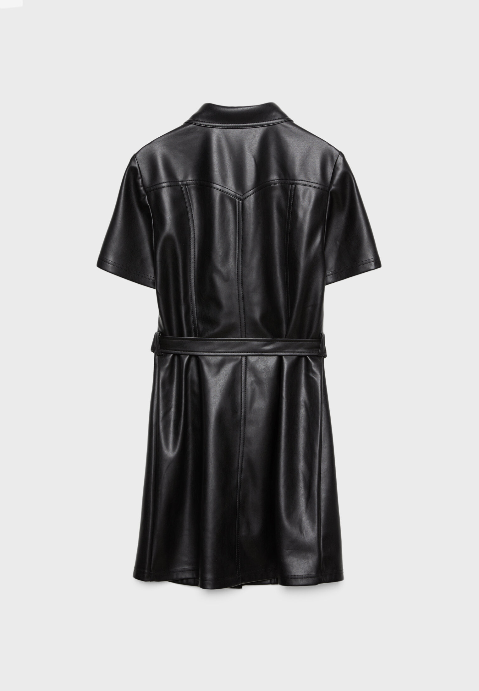 Vestido curto com efeito de couro