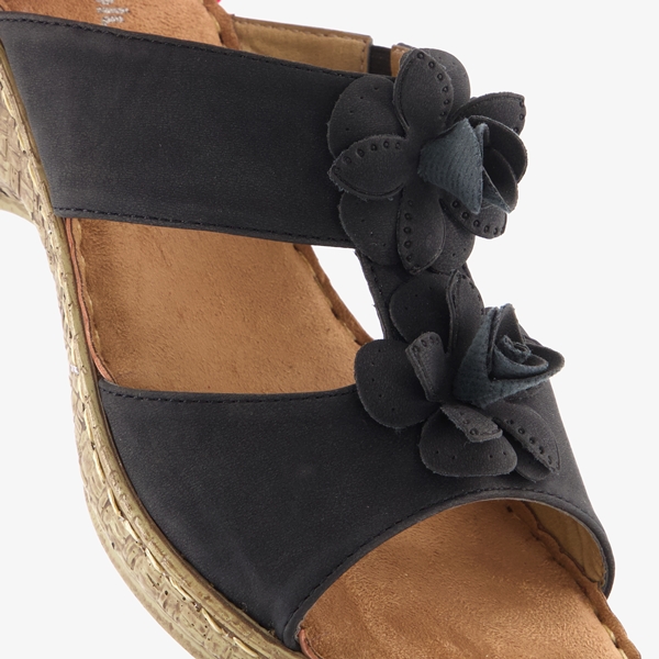 Blue Box dames slippers zwart met bloemen