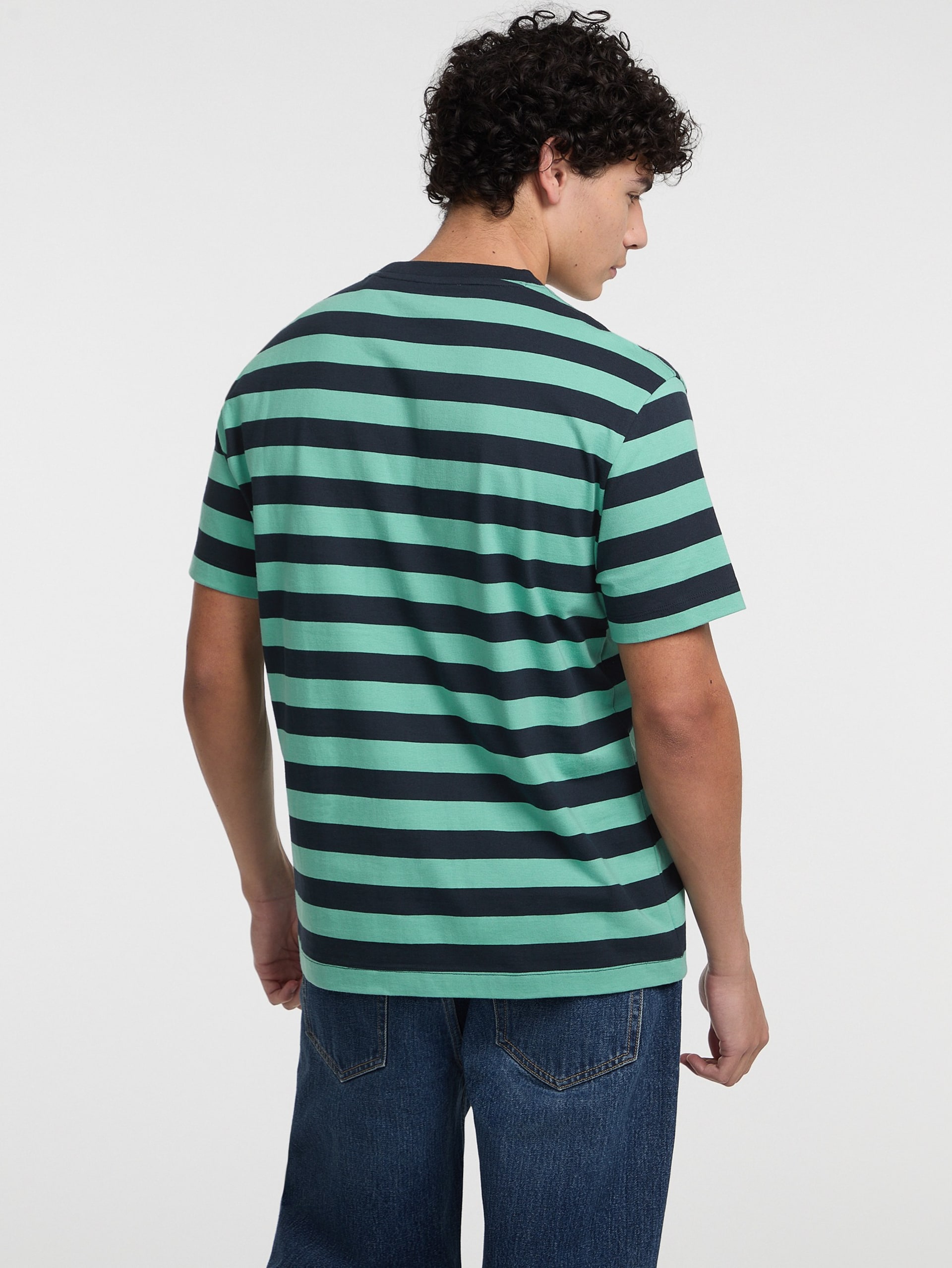 Camiseta com logo listrado