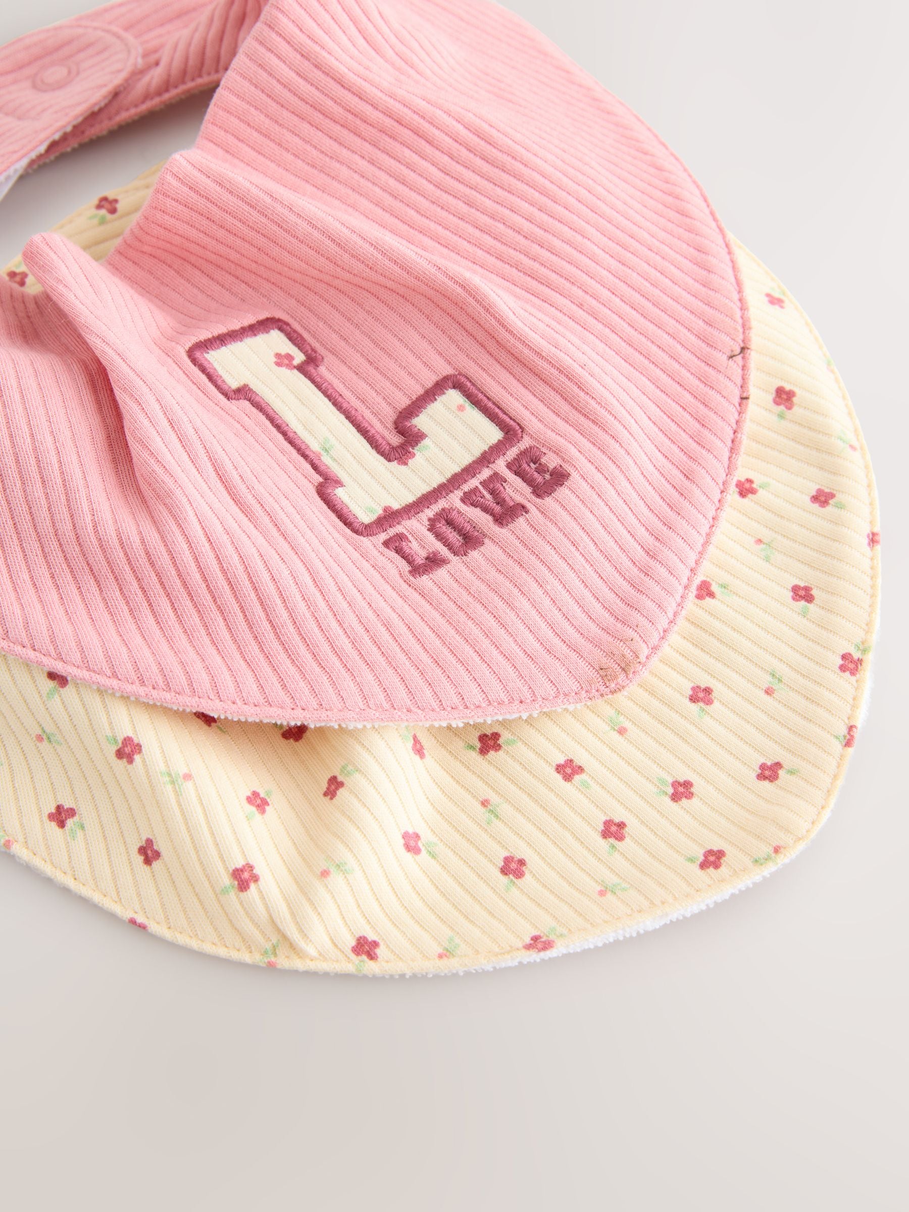 Roze - 4 -delige Baby Muts en Slabbetjes Set (0-18mnd)