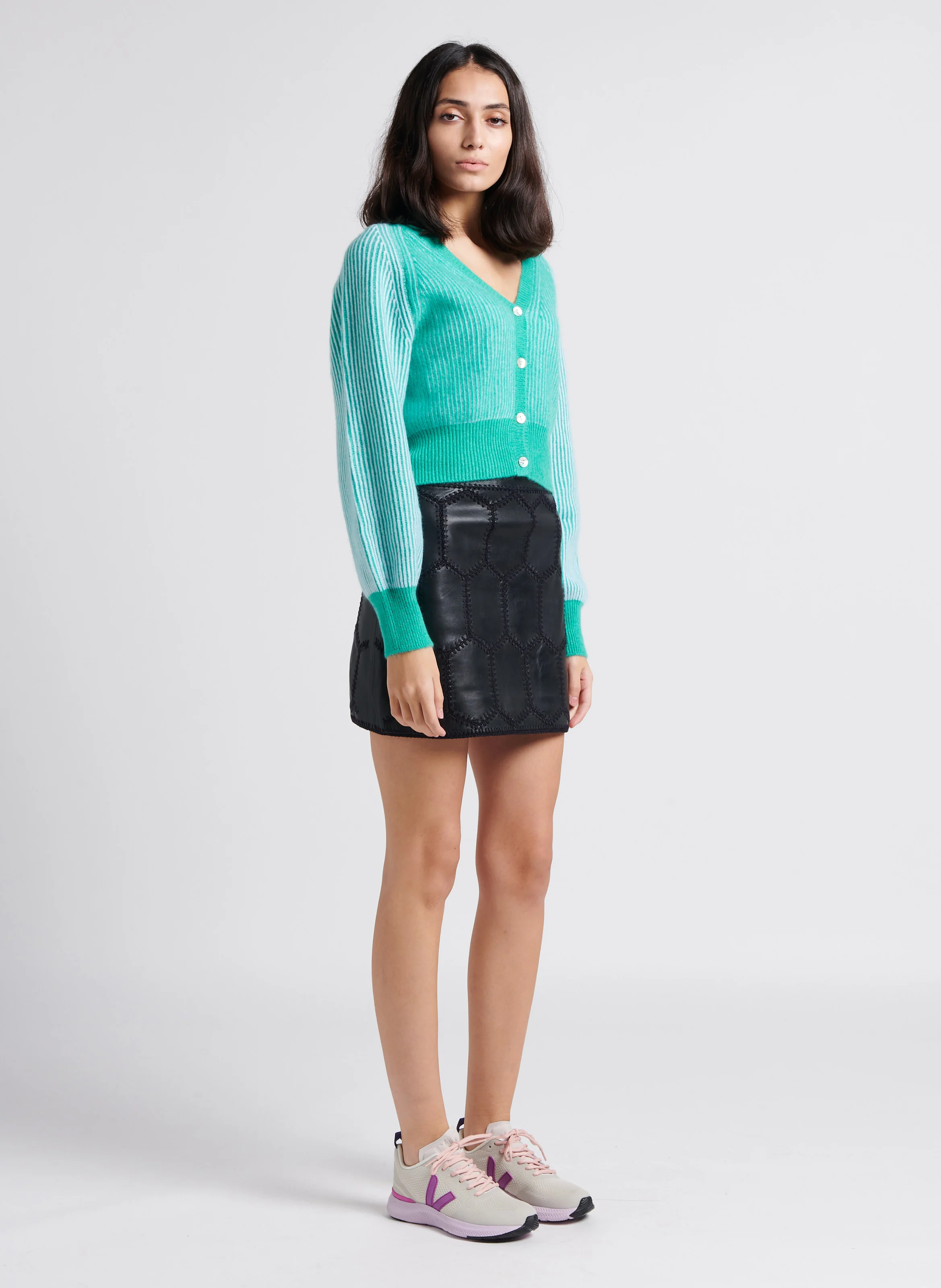 MOANA - Cardigan court col V rayé en cachemire| Multicolore