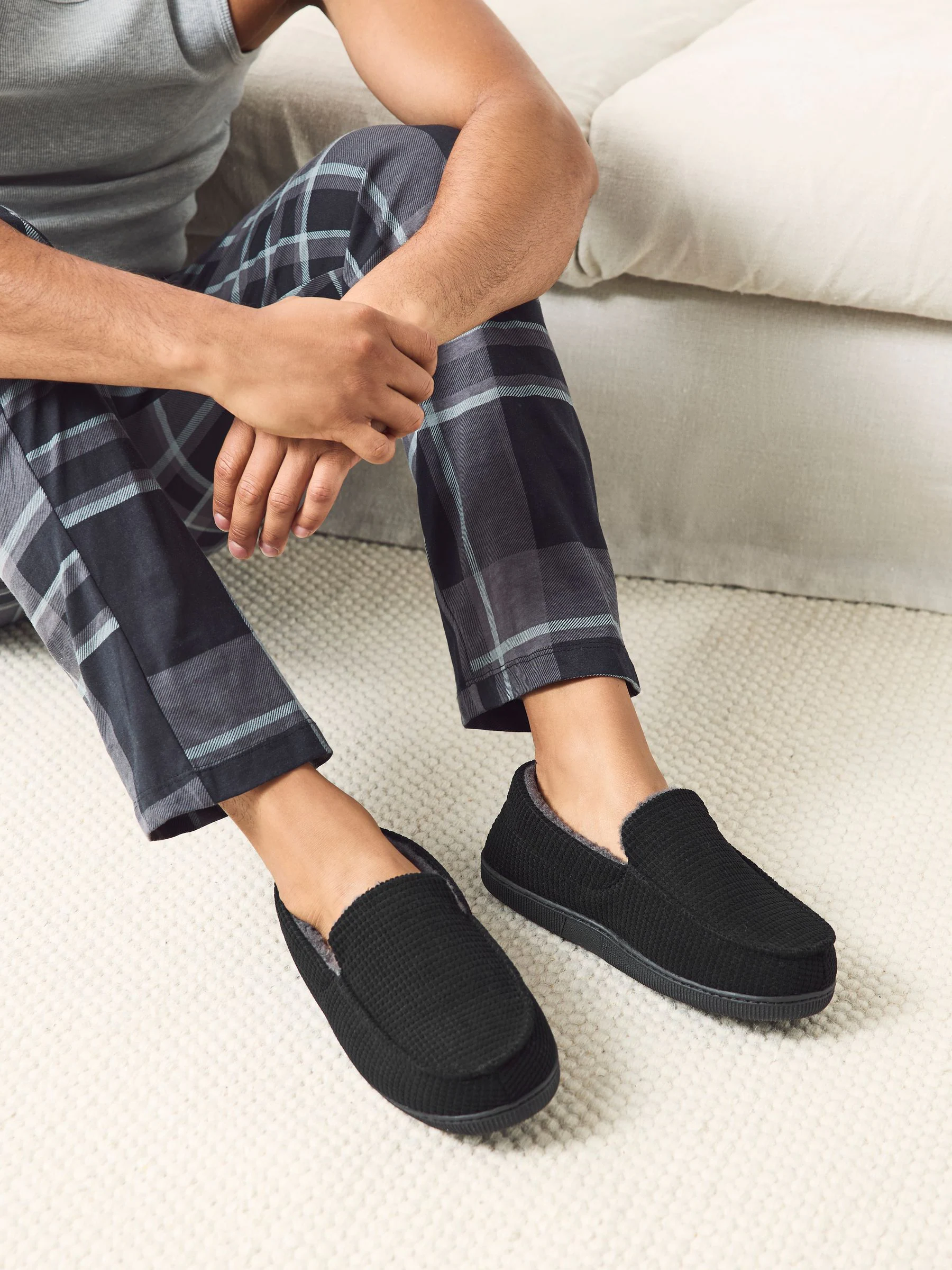 Zwart - Closed Back Textured Slippers