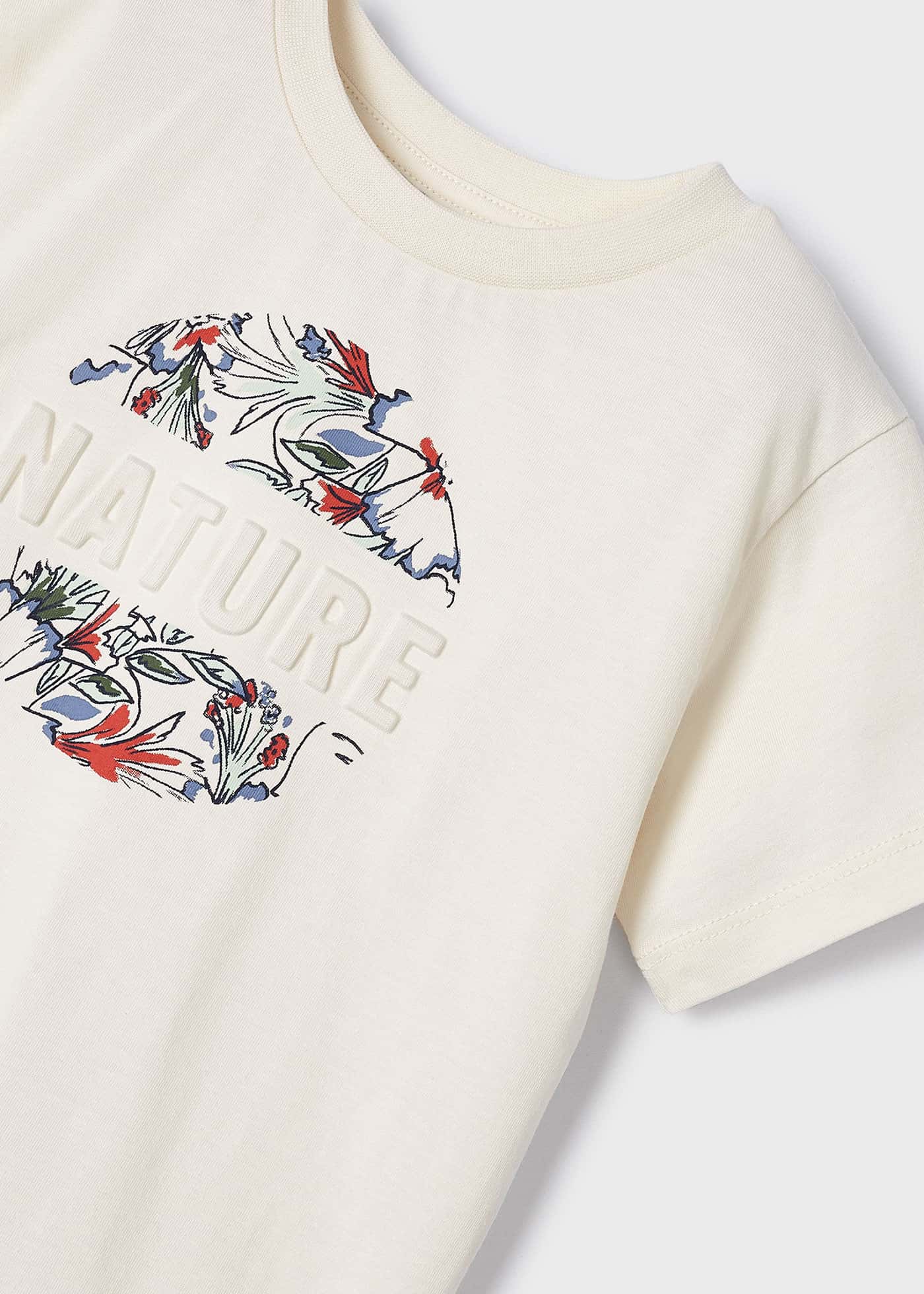 Camiseta Better Cotton com estampa botânica em relevo para meninos