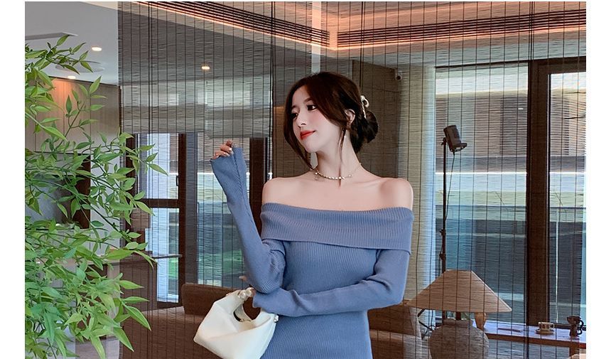 Yilda - Lange mouw off-shoulder effen gebreide midi-jurk met zijsplit