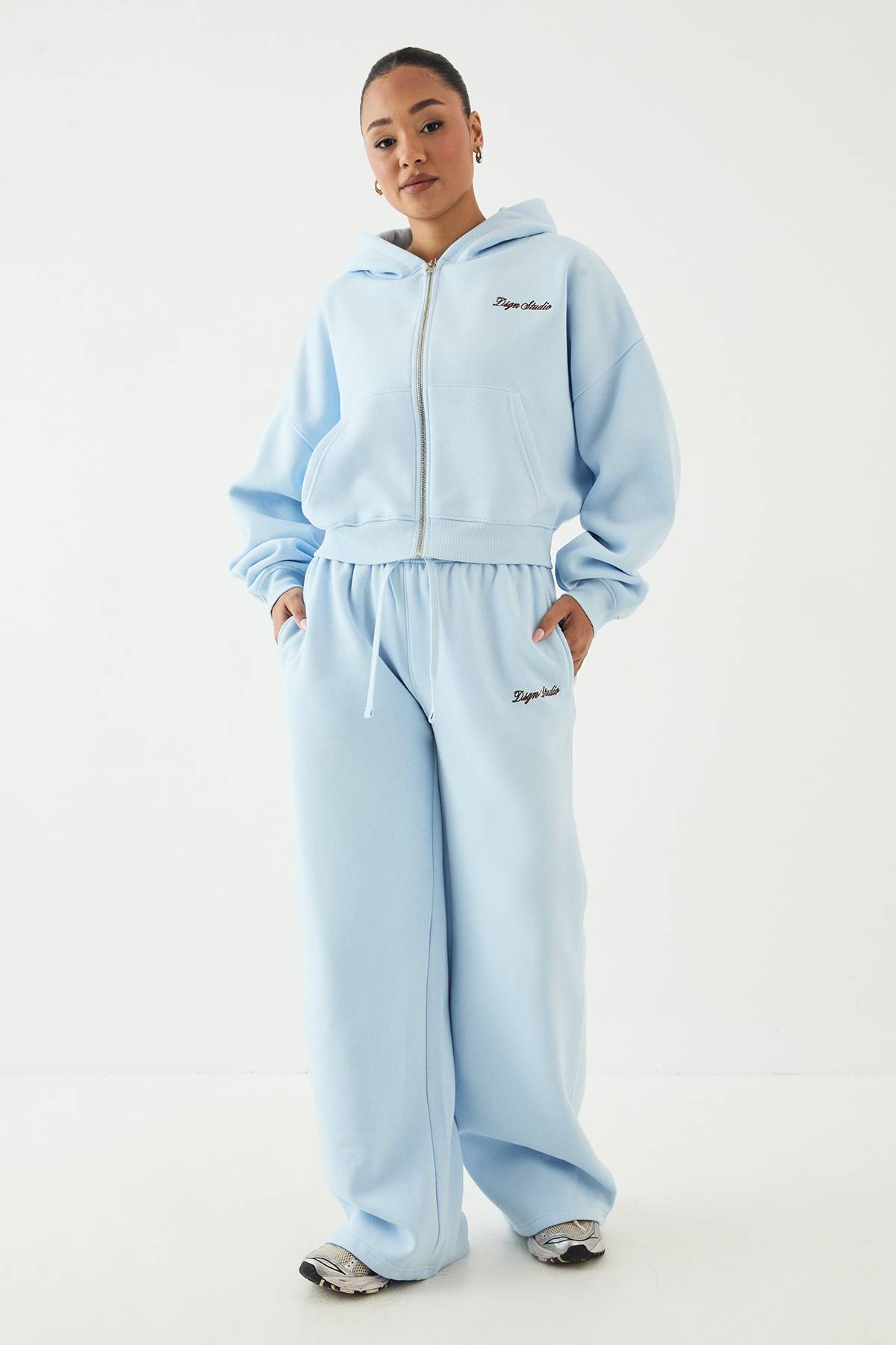 Sweat À Casynthétiqueche Court Boxy Zippé Avec Broderie Script Dsgn Studio
