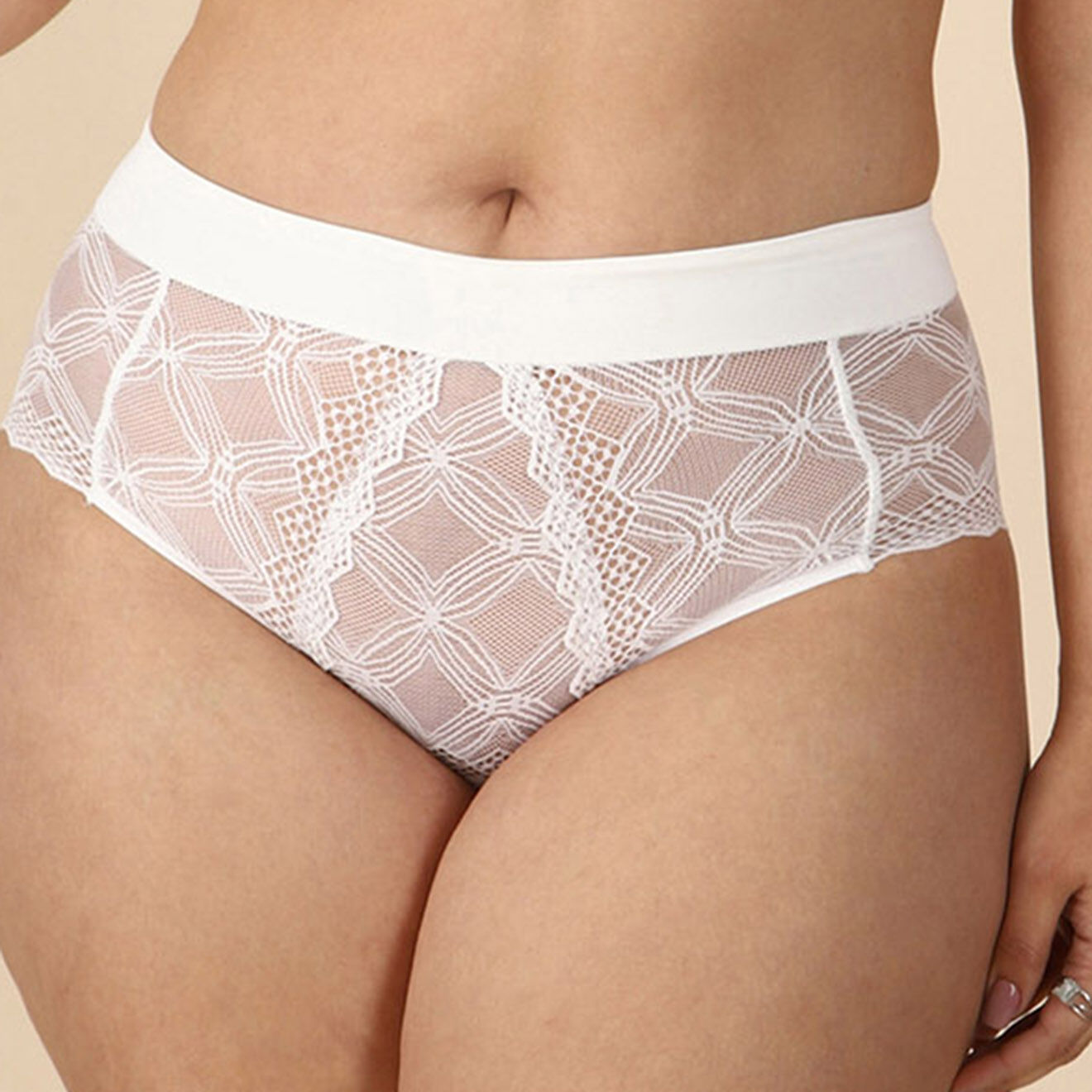 Liz Shortyy en dentelle Olia écru