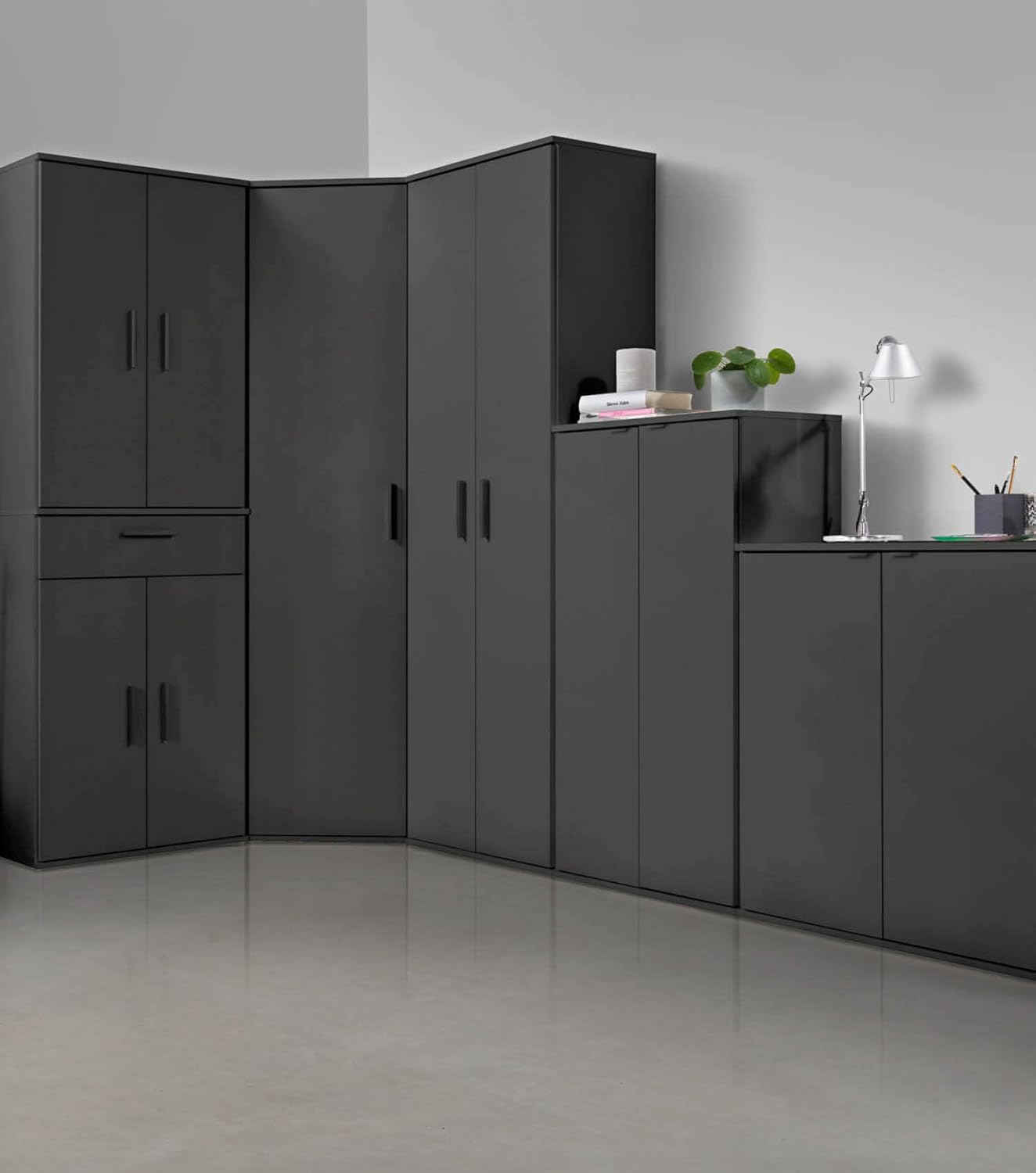 mokebo Garderobenschrank Mehrzweckschrank (60x180 cm) 'Der Lange' aus Holz mit integrierten Schuhfächern, Schuhschrank, Flurschrank, Allzweckschrank oder Vorratsschrank in Anthrazit Schwarz