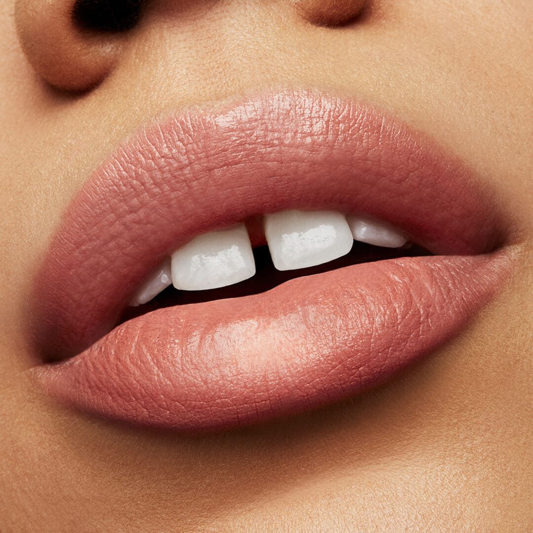 MAC  LOVE ME LIPSTICK