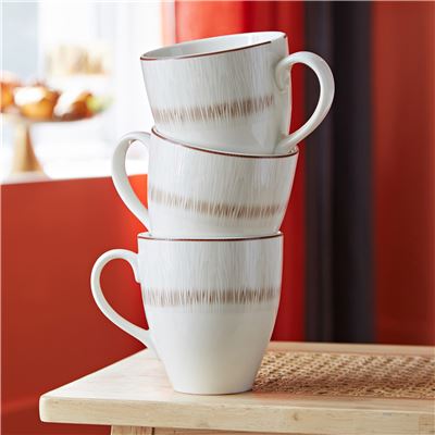 Vaisselle blanche en porcelaine émaillée