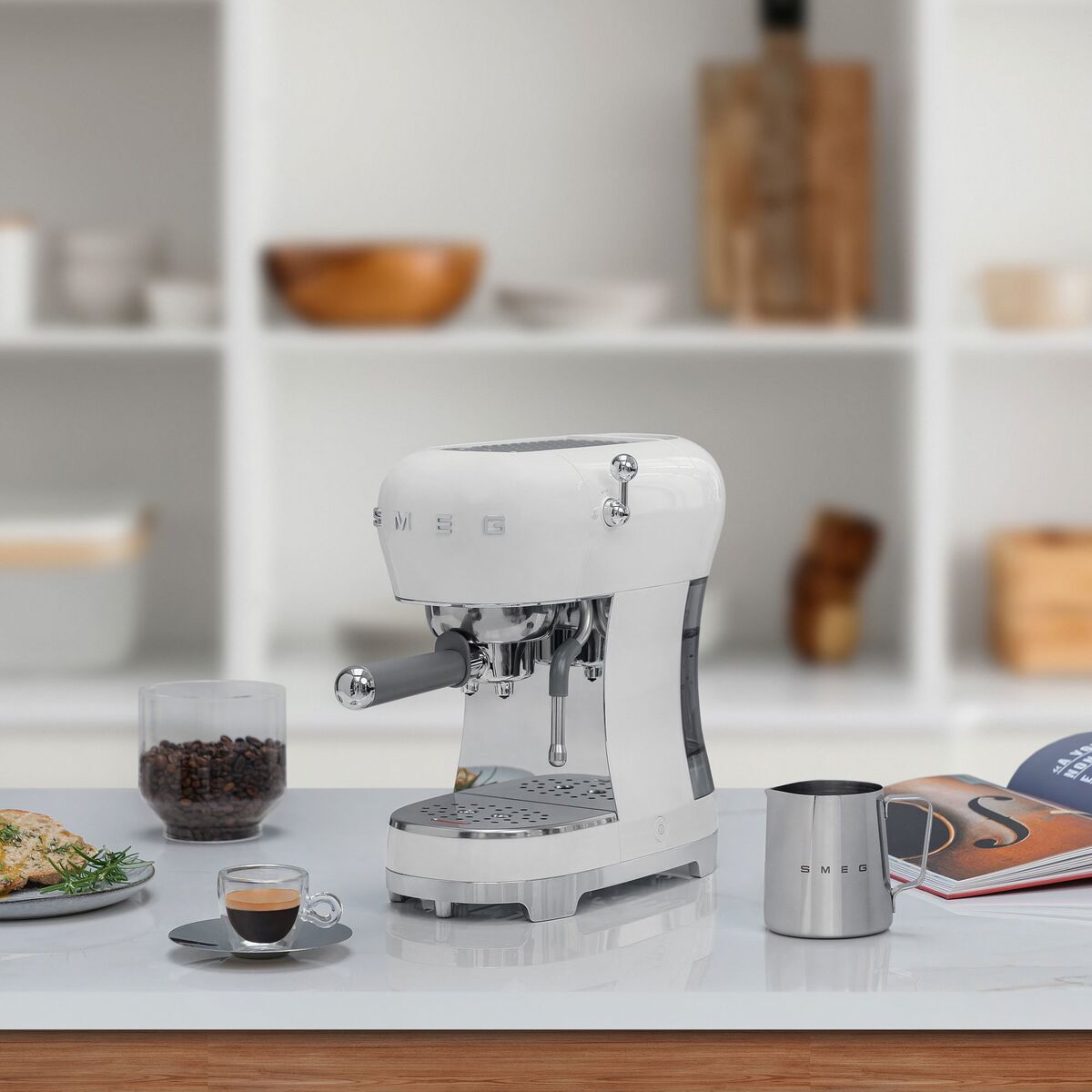 ECF02 Espressomaskin, hvit