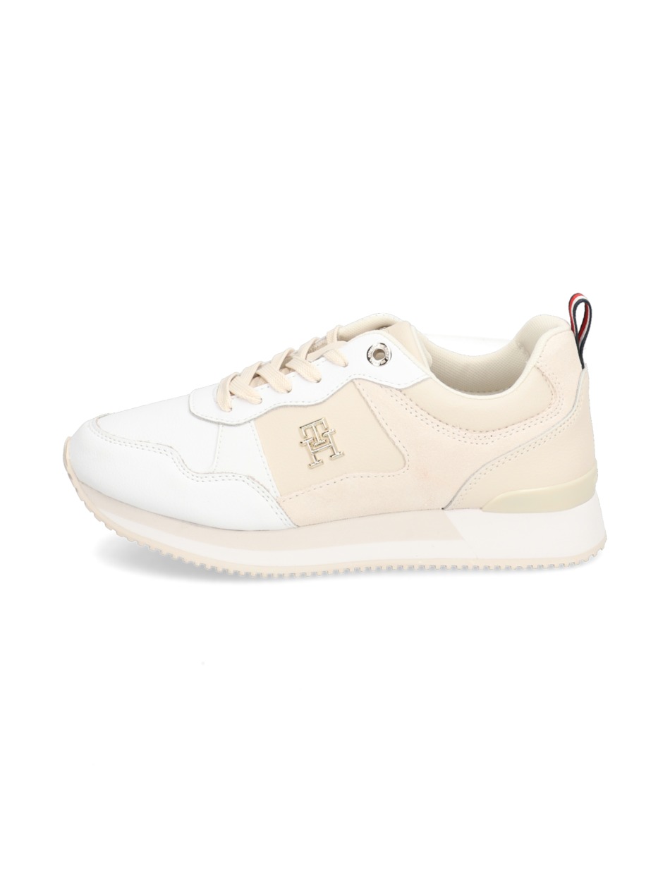 TH ESSENTIAL RUNNER