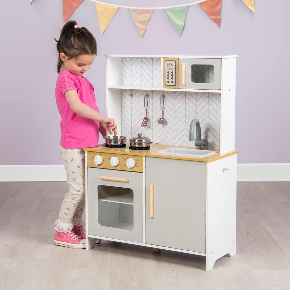 Spielküche aus Holz