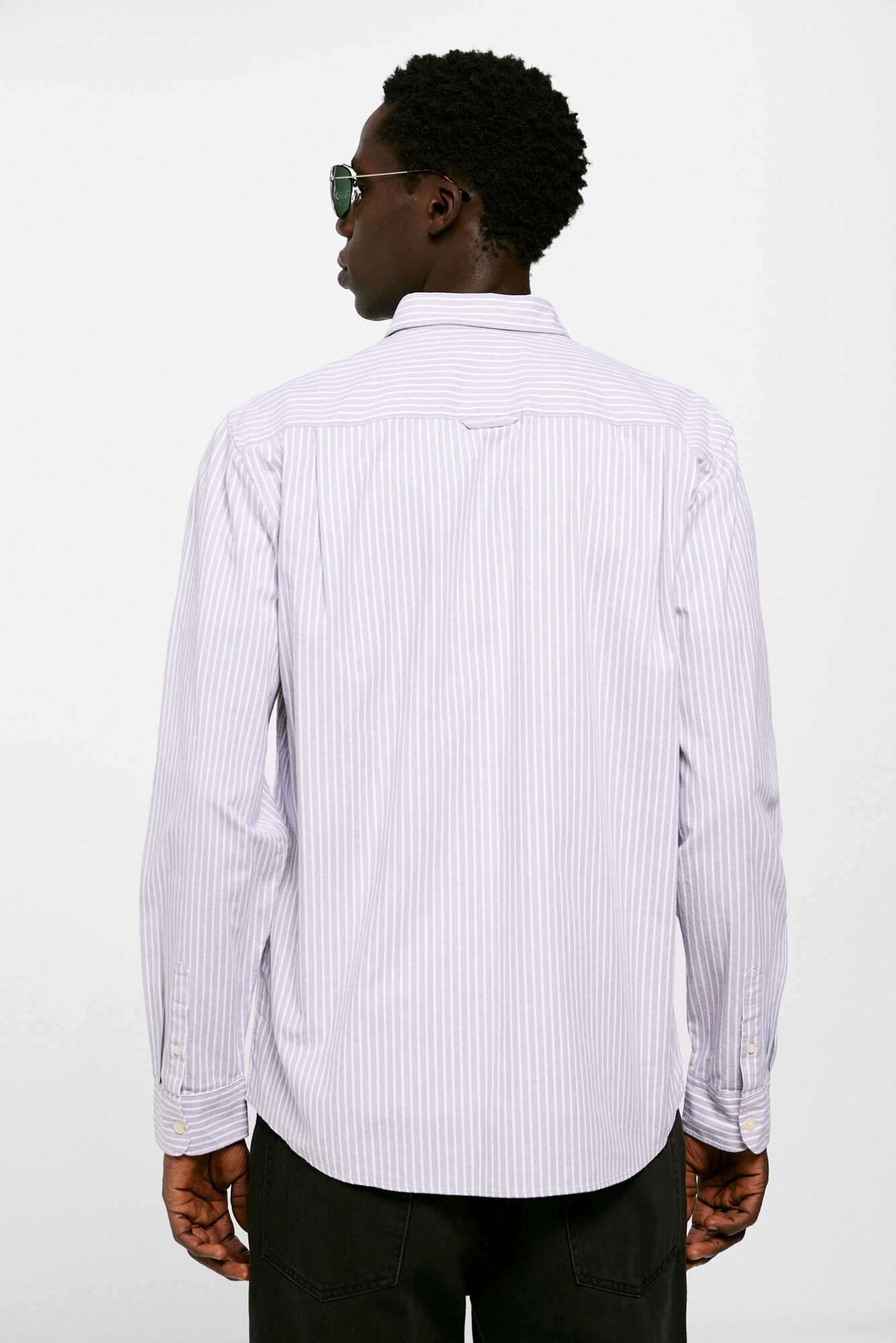 Camisa listrada com pontos minúsculos