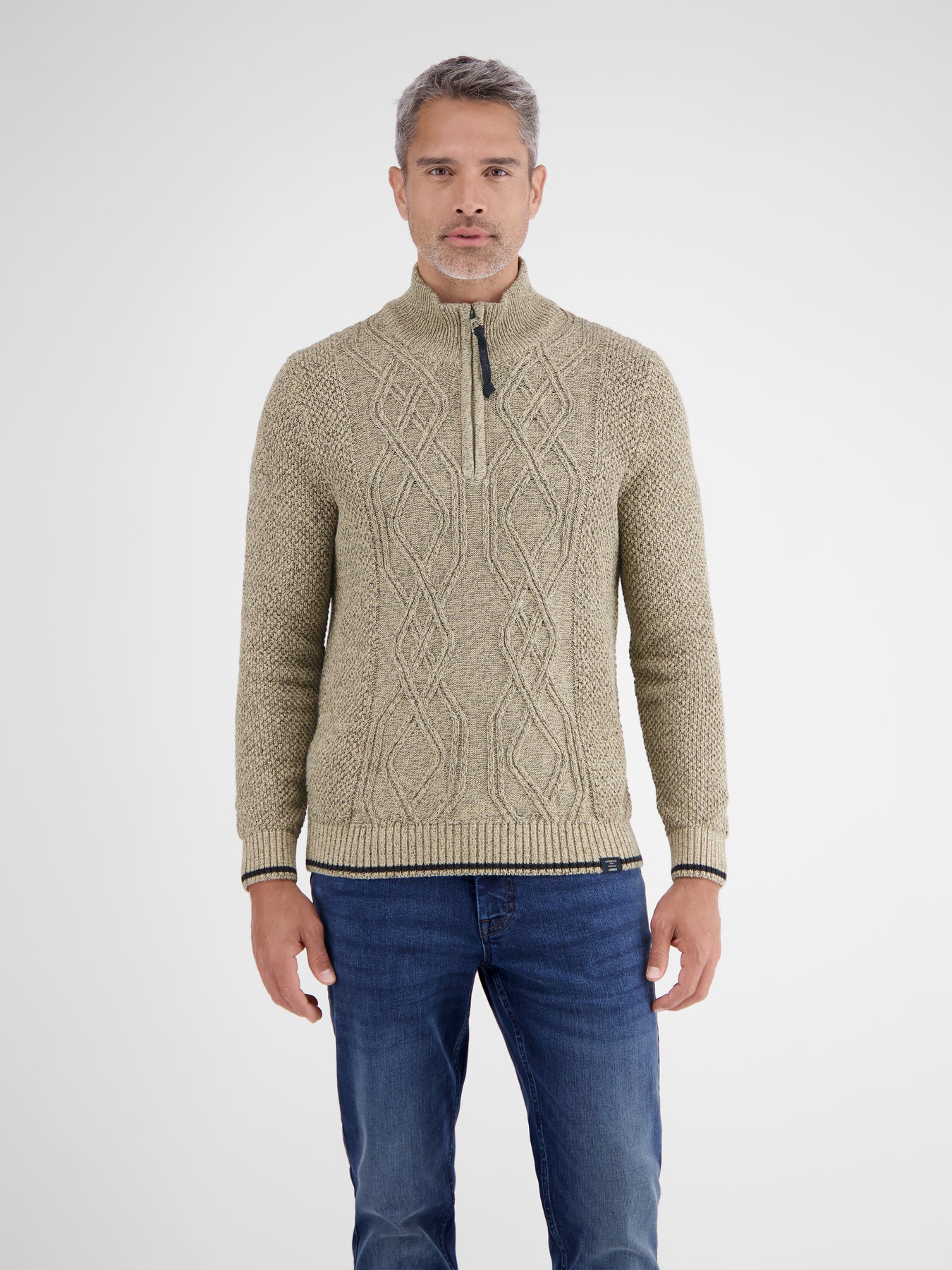 Strickpullover mit Zopfmuster und Troyerkragen