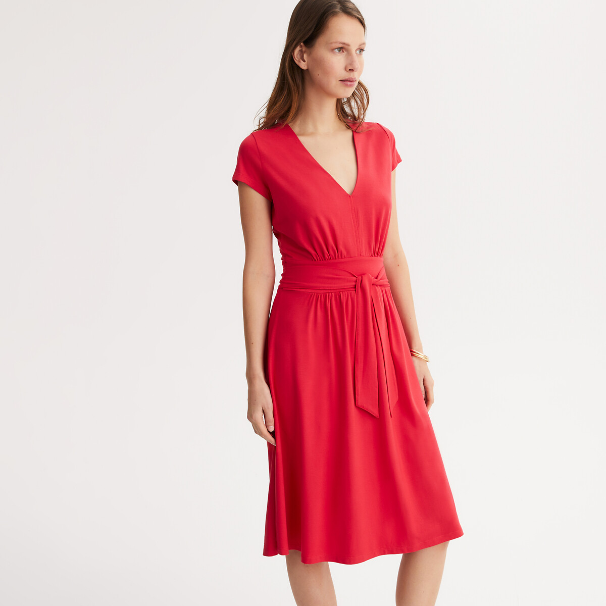 ANNE WEYBURN<br>Vestido midi evasê com mangas curtas