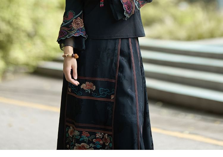 CosmoCorner - Blouse met lange mouwen en hoge hals en bloemenborduursel