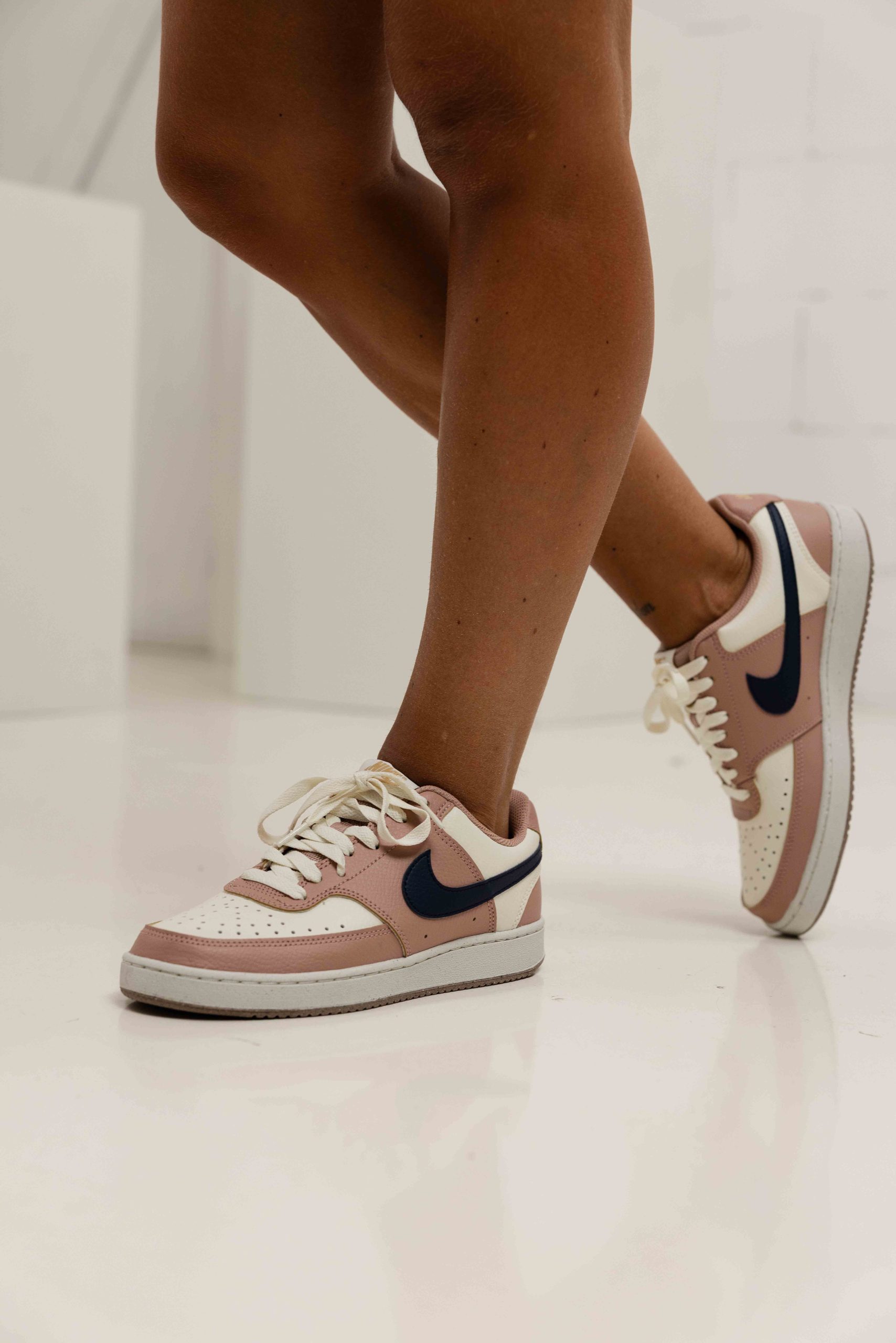 Nike Court Vision Low Sneakers Dames Roze/Wit