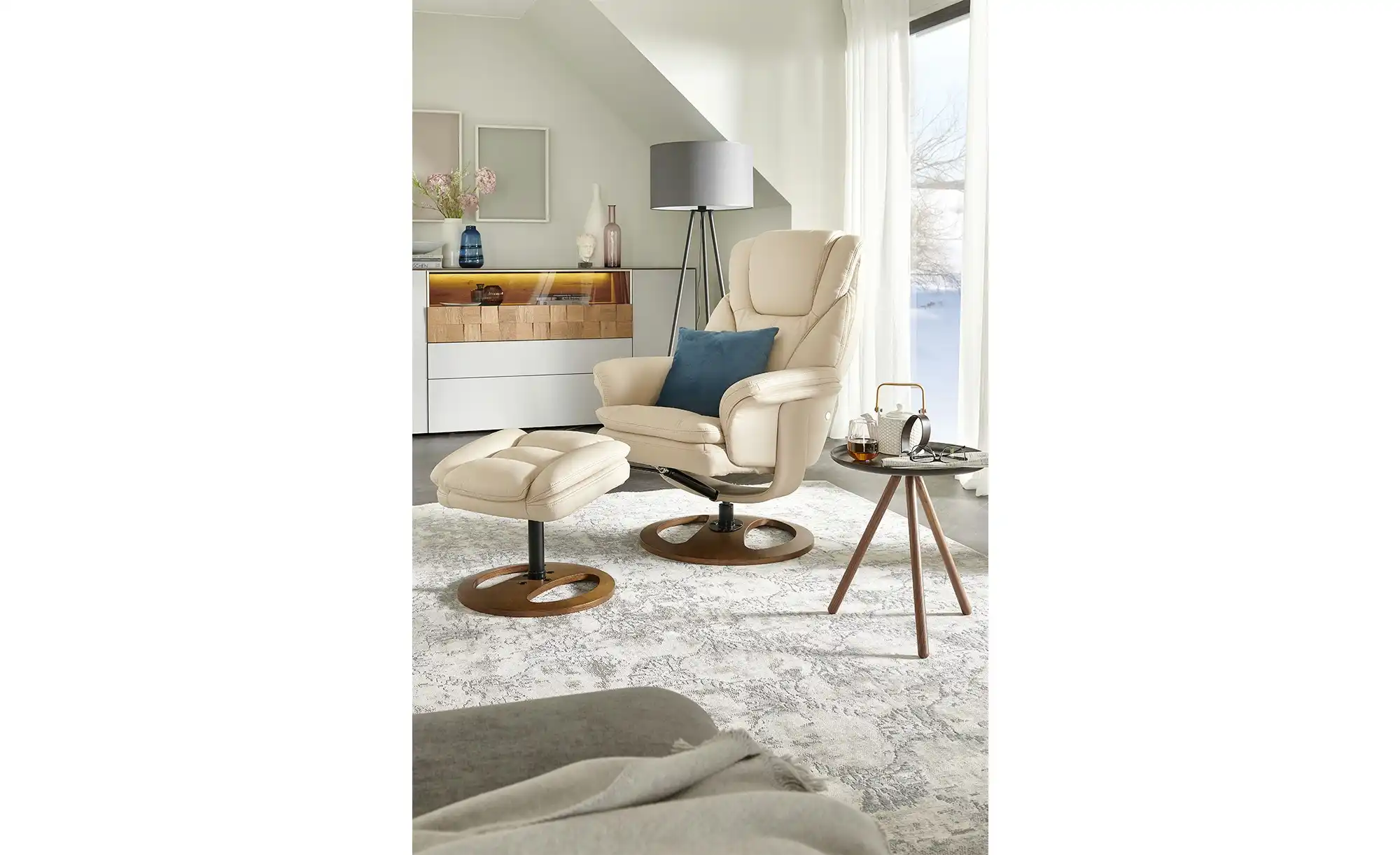 uno Drehsessel mit Hocker Frieda