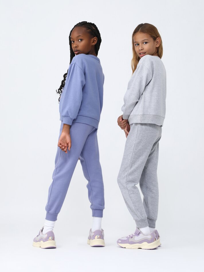 Conjunto com 2 moletons, um liso e um estampado - Roxo
