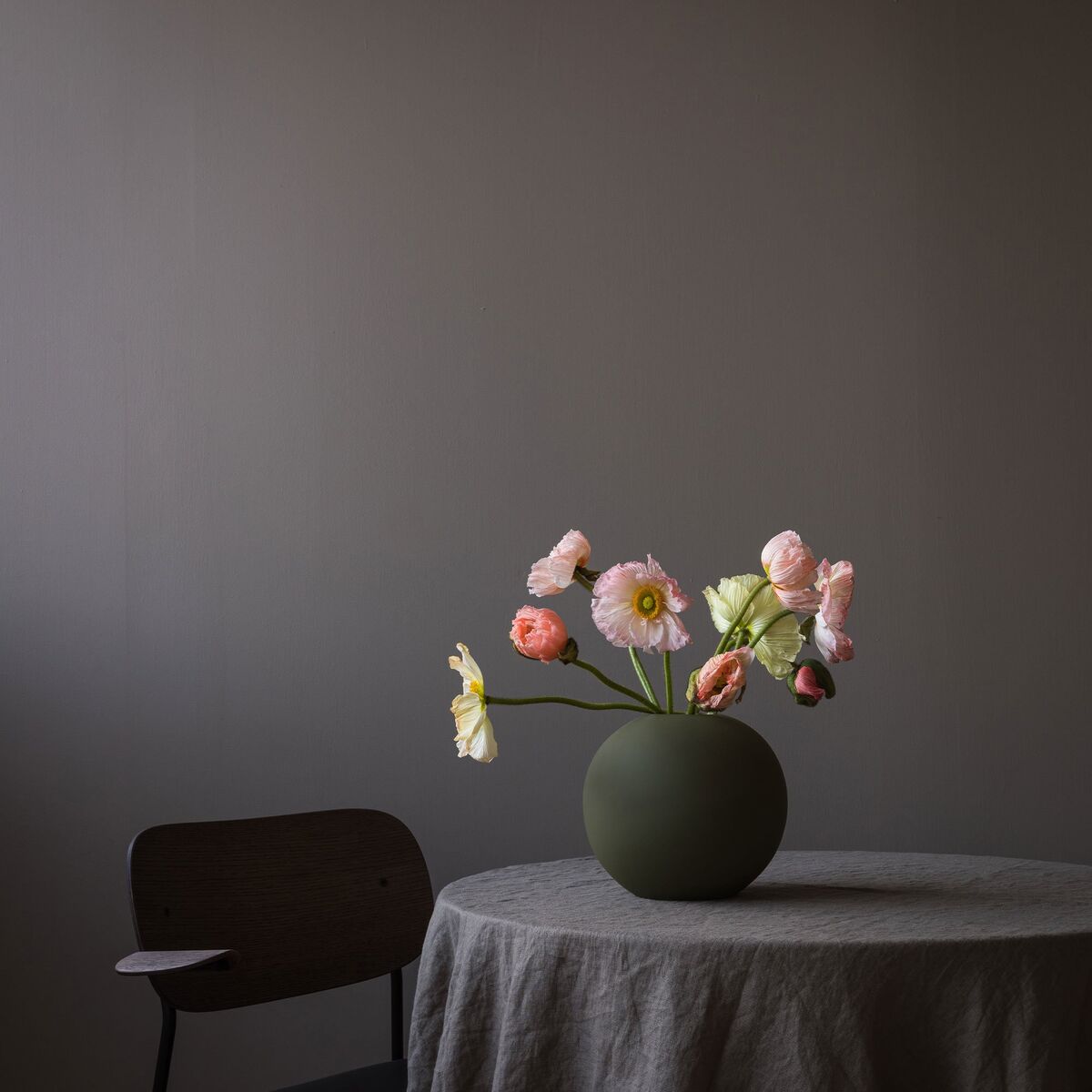 Ball vase, 20 cm, olive
