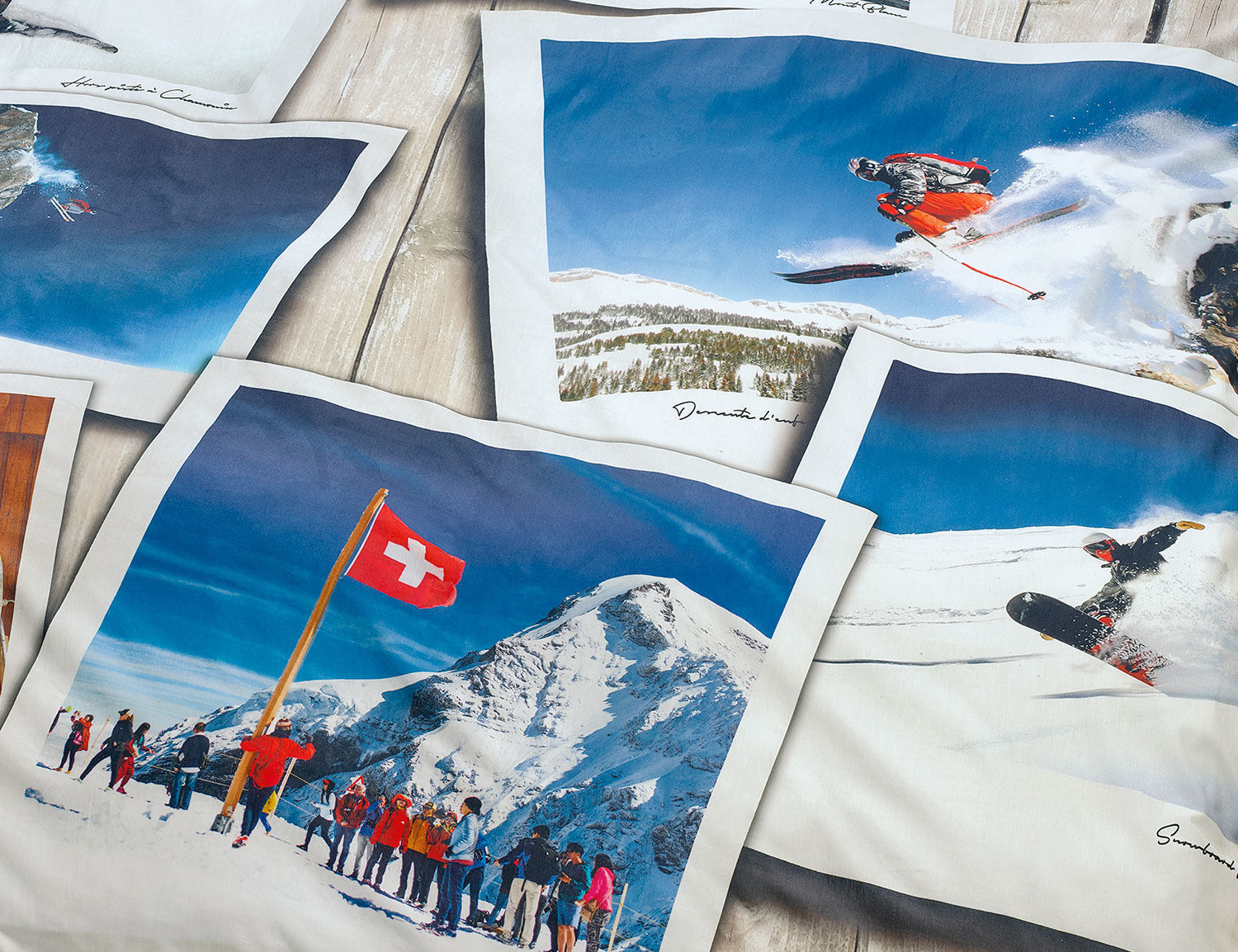 Bettwäsche mit Skimotiven in Fotoformat auf Holzvertafelung