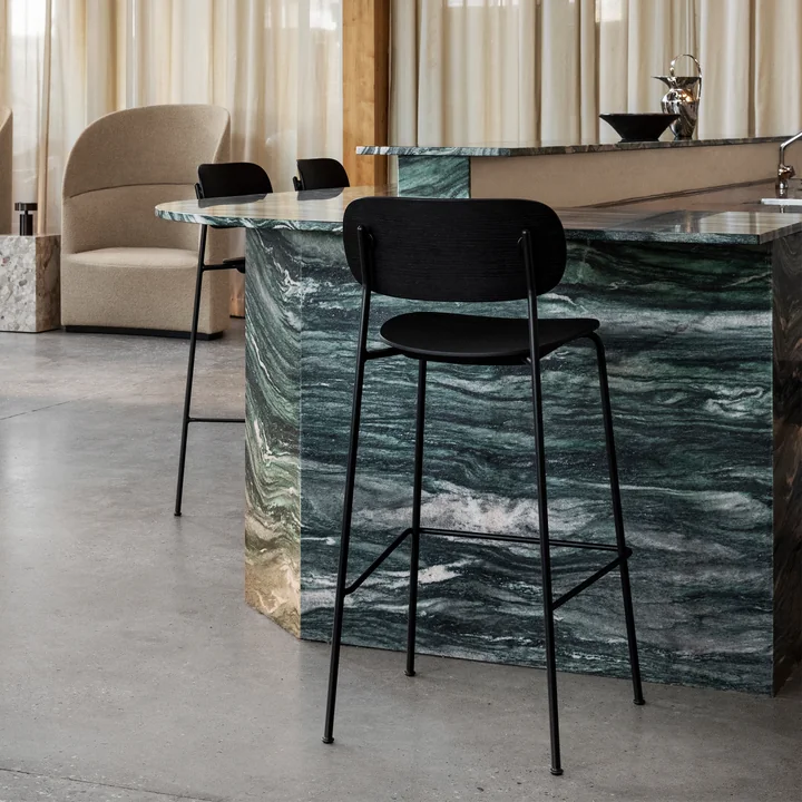Audo - Co Counter Chair, H 94,5 cm, schwarzes Stahlgestell / Eiche schwarz