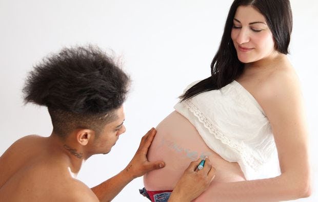 Babybauch-Fotoshooting in Chemnitz als Geschenkidee