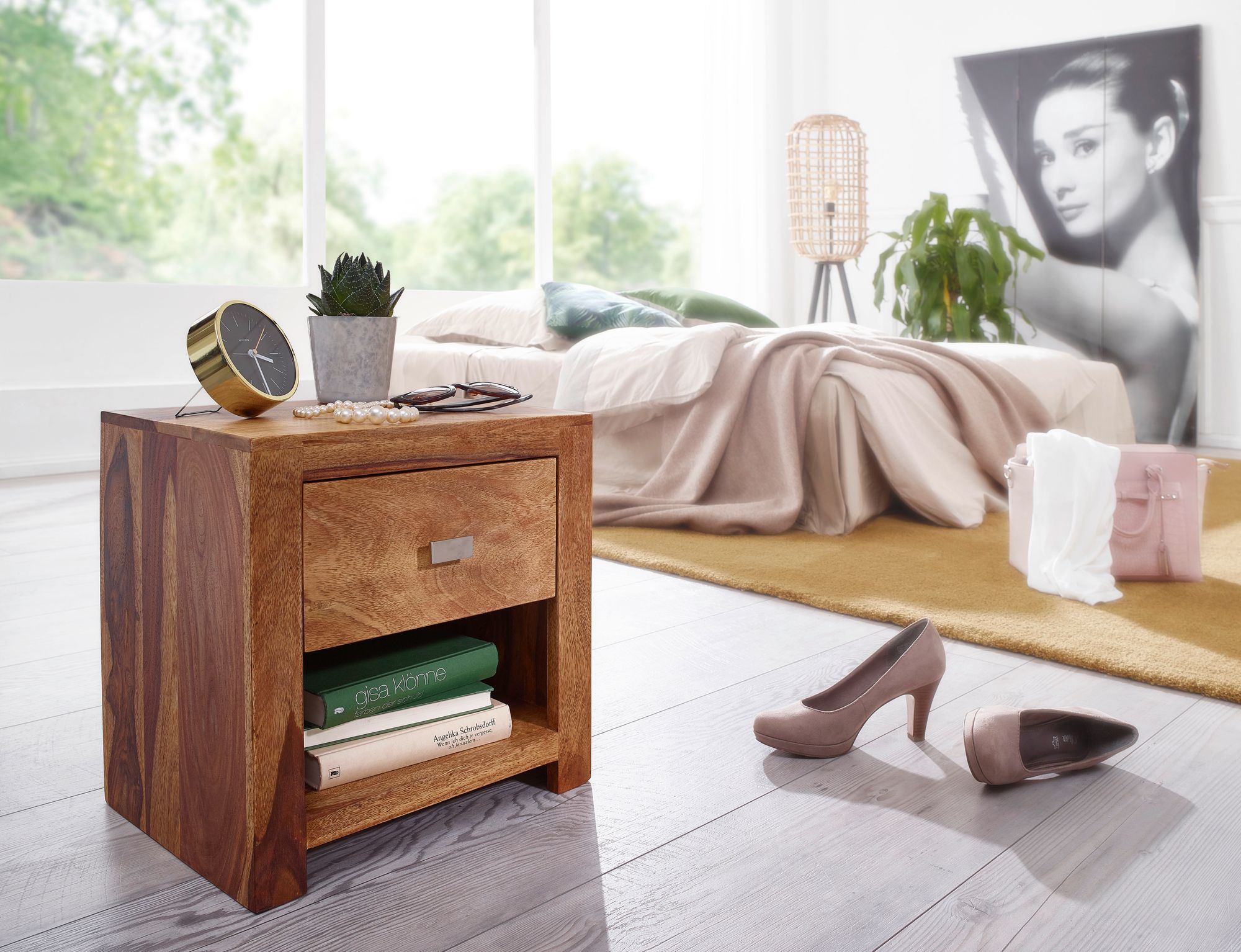 KADIMA DESIGN Rustikale Landhaus-Nachtkonsole aus massivem Sheesham-Holz, mit Ablagefläche und Schublade, eleganter chromfarbener Griff