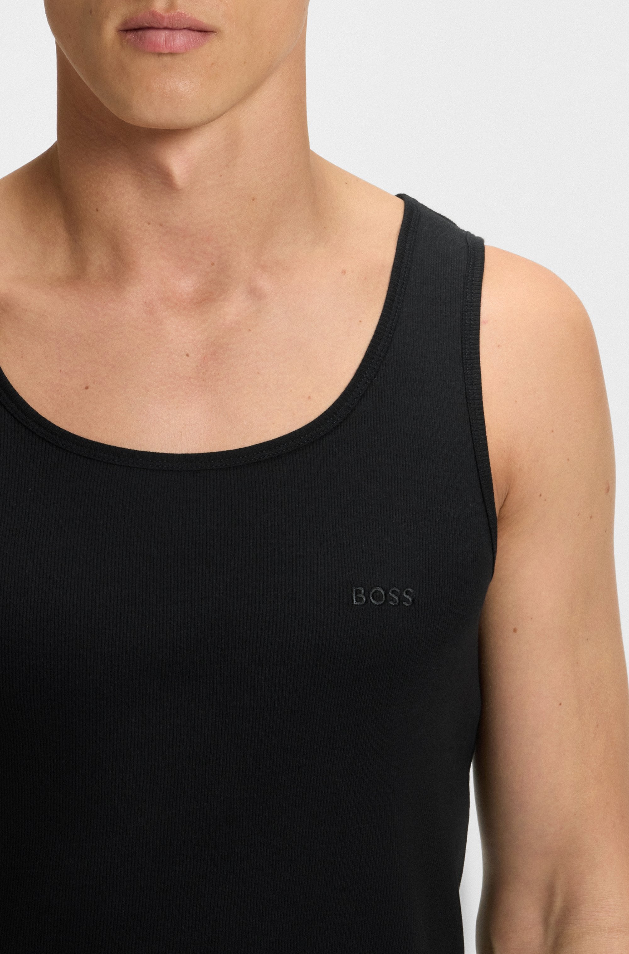 BOSS Tanktop »3P RibClassic BOSS ONE«, Ton in Ton Stickerei auf der Brust