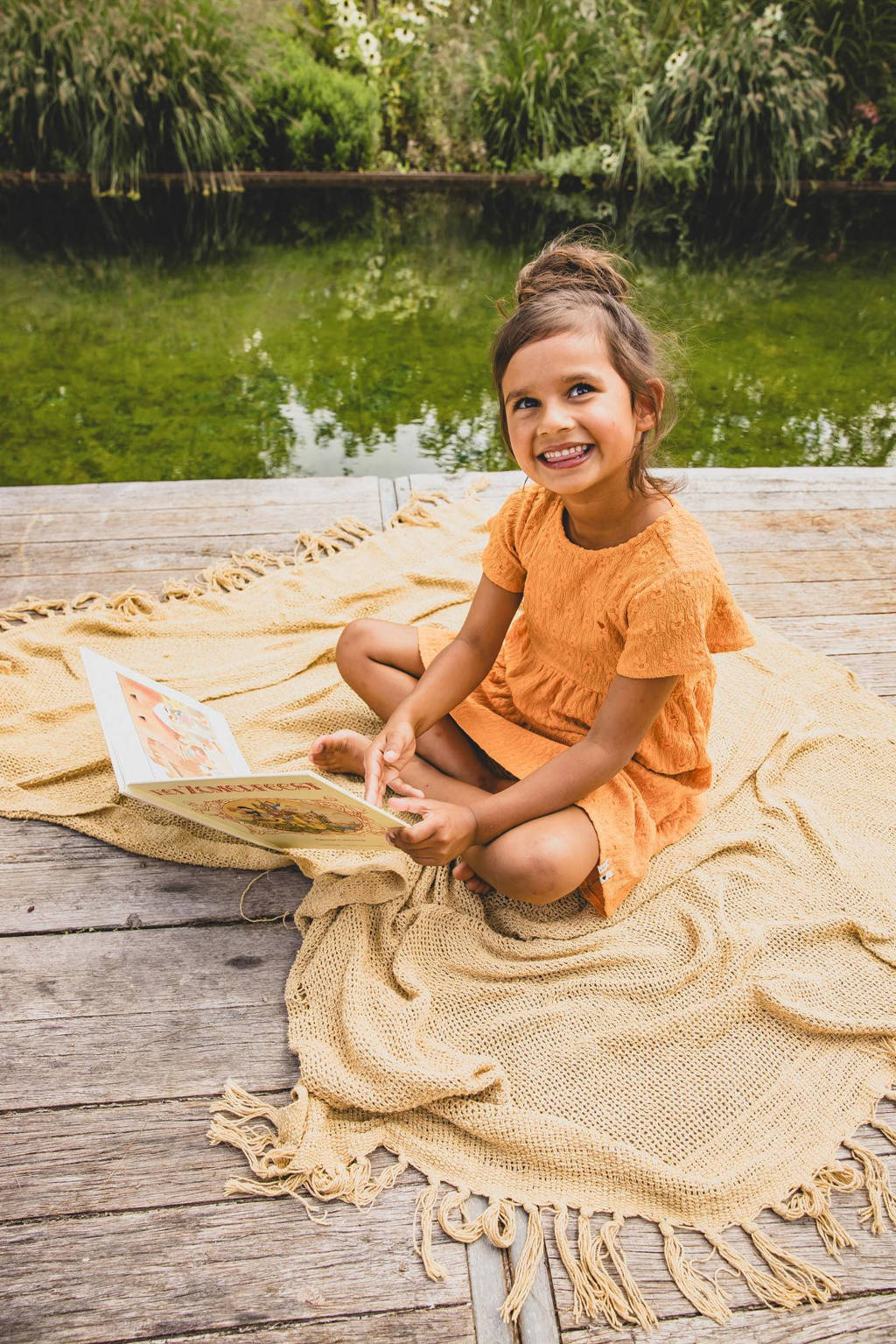 LOOXS jurk met all over print en volant oranje