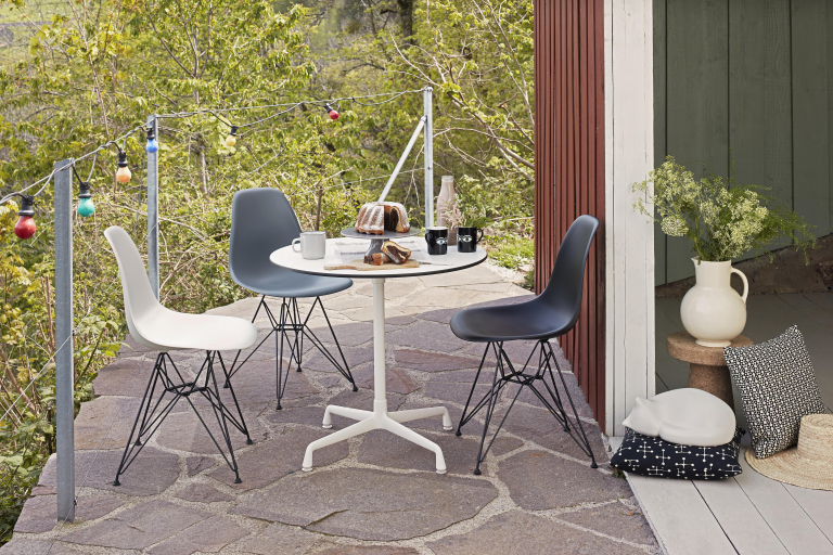 Vitra Eames DSR stoel zwart gepoedercoat onderstel, Deep Black