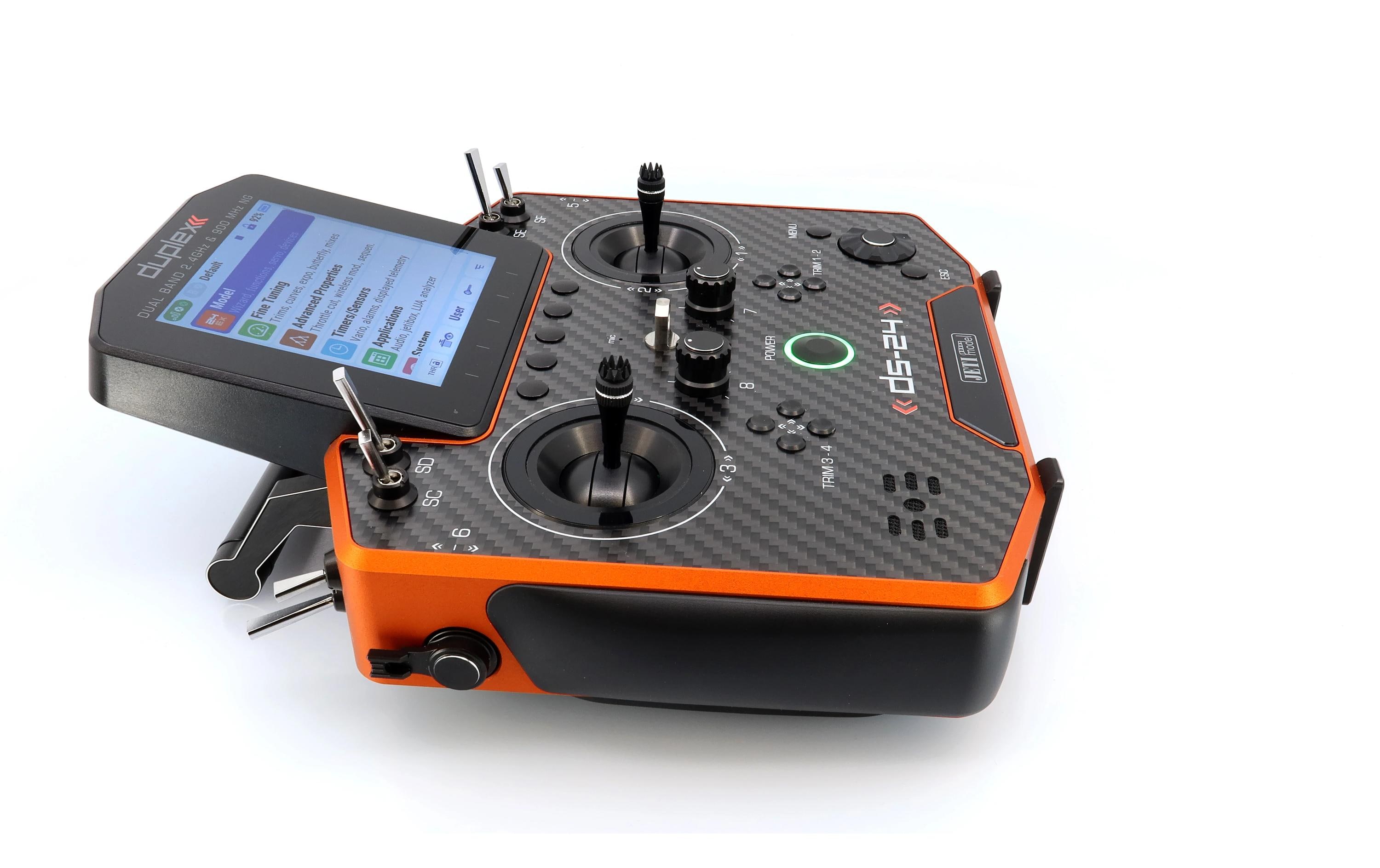 Fernsteuerung DS-24II Carbon Line Orange 24 Kanal, Duplex EX<br>Professioneller 24-Kanal-Sender mit Geber auf Rückseite und Carbon-Frontplatte