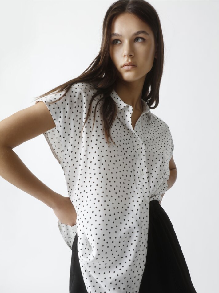 Blusa fluida sem mangas - Branca/preta