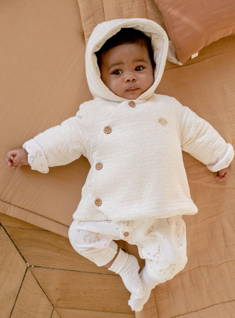 Veste de naissance à capuche en tubique écrue