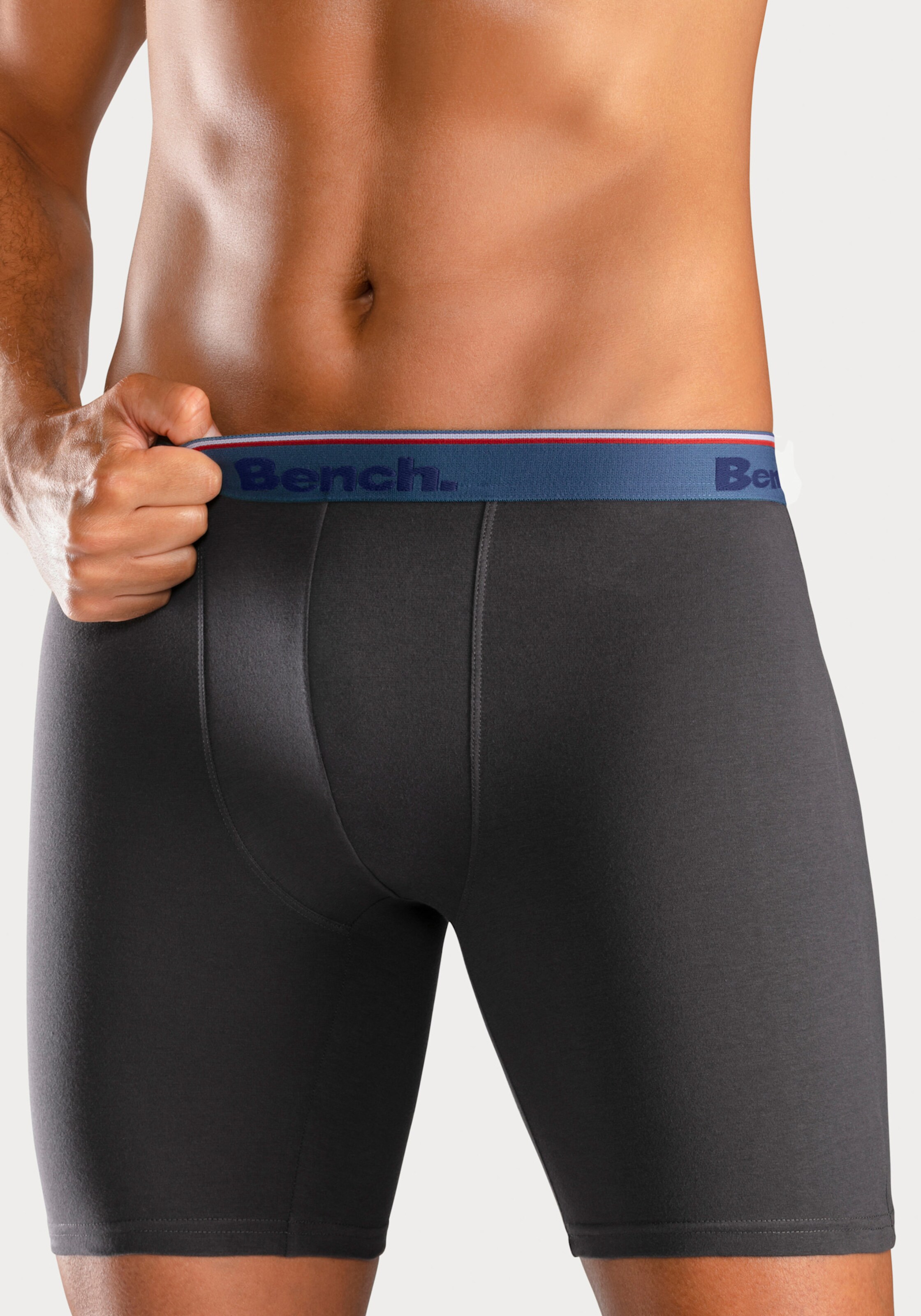 Bench. Langer Boxer in rot, blau, anthrazit, schwarz