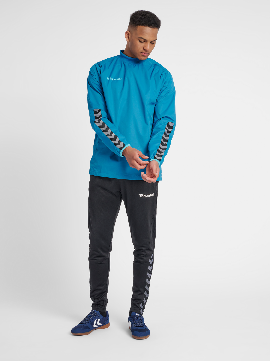 hmlAUTHENTIC WIND BREAKER