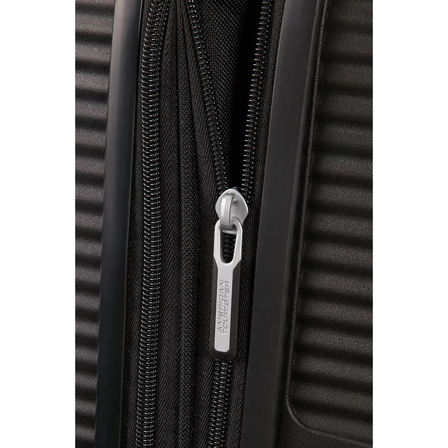 American Tourister Soundbox - 4-Rollen-Trolley 67 cm erw. bass black
