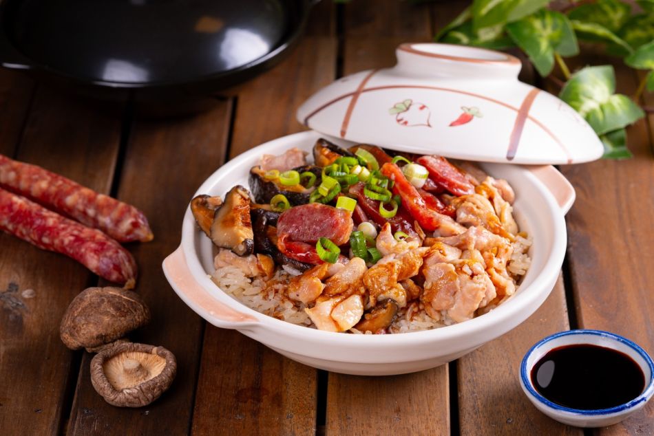 Gestoomde rijst met kip en Chinese worst