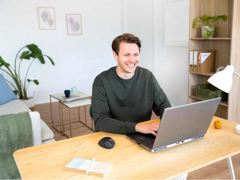 Trust Ergonomische Maus Fyda Rechargeable Schwarz Wiederaufladbare Funkmaus mit geschwungenem Design