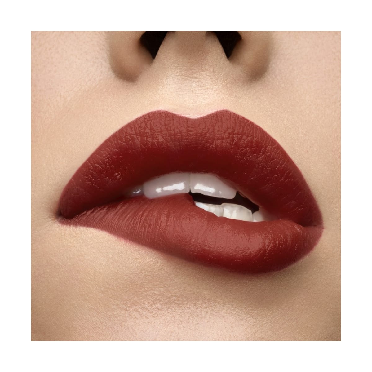 YVES SAINT LAURENT Rouge Pur Couture The Slim Glow Matte Rouge à lèvres mat lumineux. Confort longue durée. Couleur couture