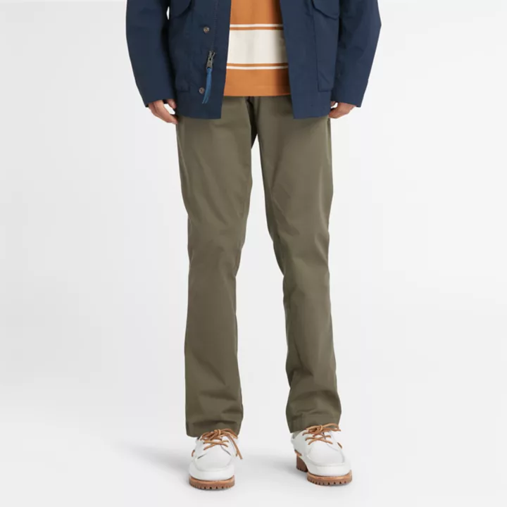 Calças chino elásticas Sargent Lake para homem, na cor verde-escura.